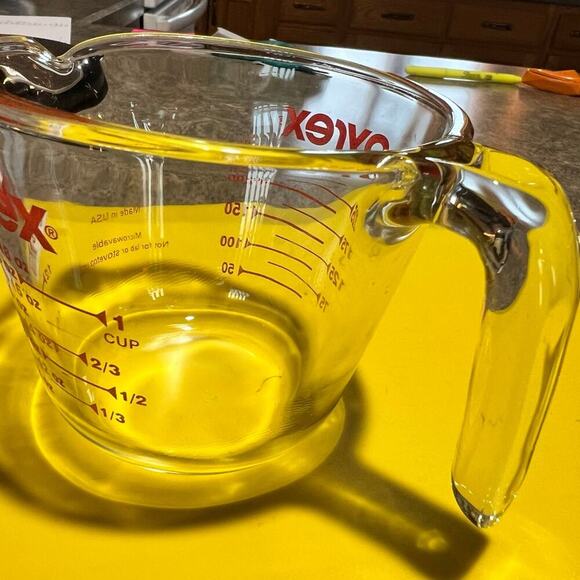 PYREX 1 cup measuring cup, US & metric, ounces & ml - Picture 5 of 6